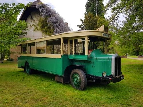 Le bus parisien sans panneaux publicitaires