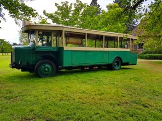 Le bus renault tn6 sans ses plaques publicitaires