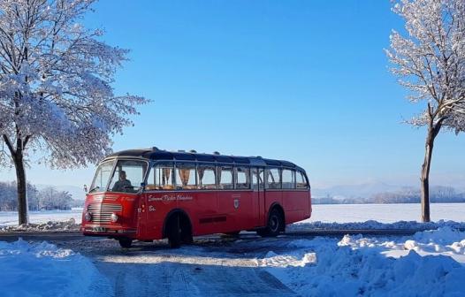 Notre vieu car dans la neige 1