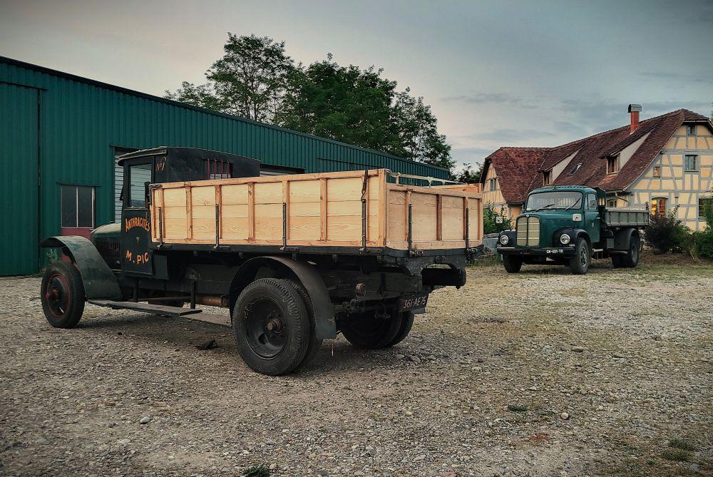 Camions anciens pour tournage de films
